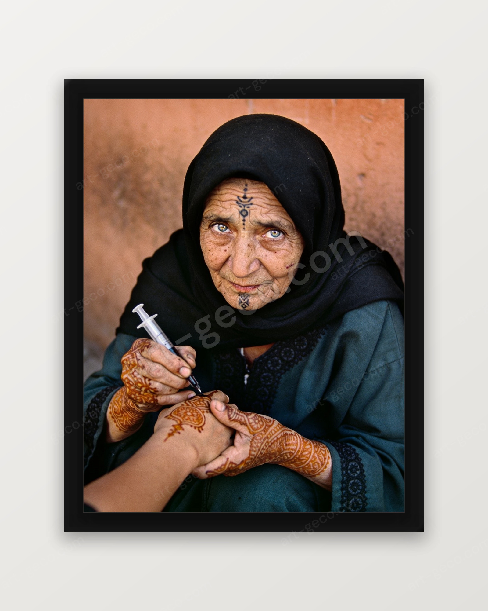 LA FEMME AU HENNÉ